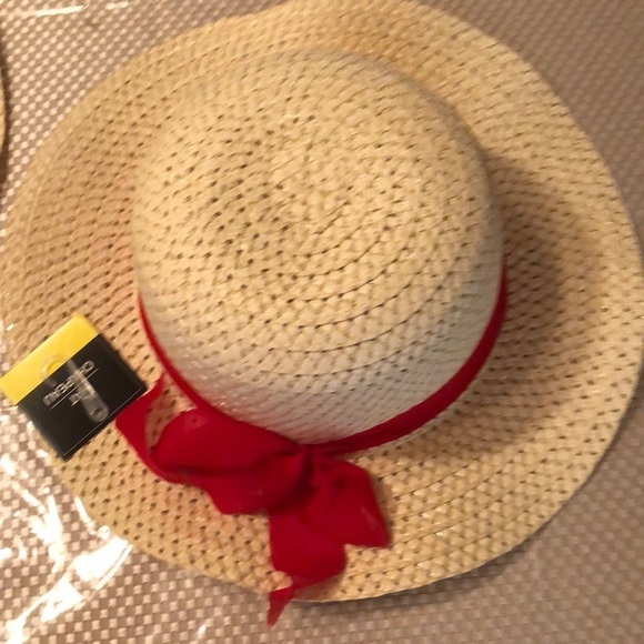 NWT Tan sunhat with a red bow around it - Picture 3 of 3